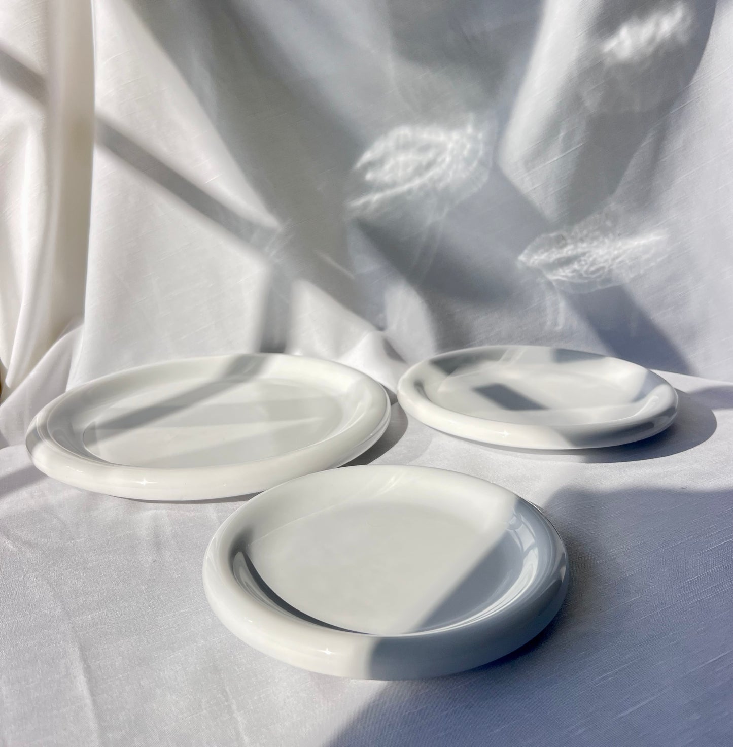 Bubble Plate in White - 3 pcs set