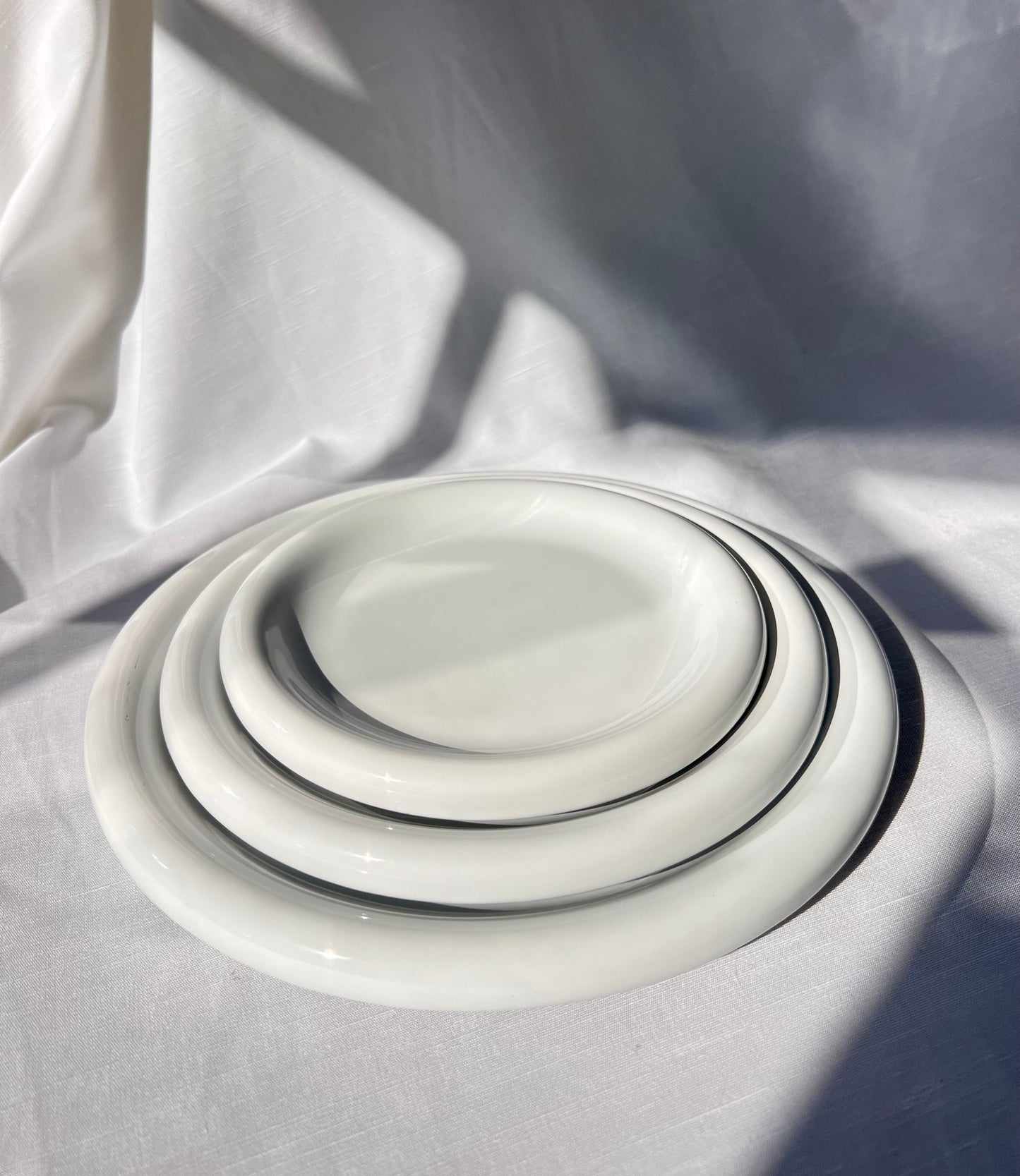 Bubble Plate in White - 3 pcs set